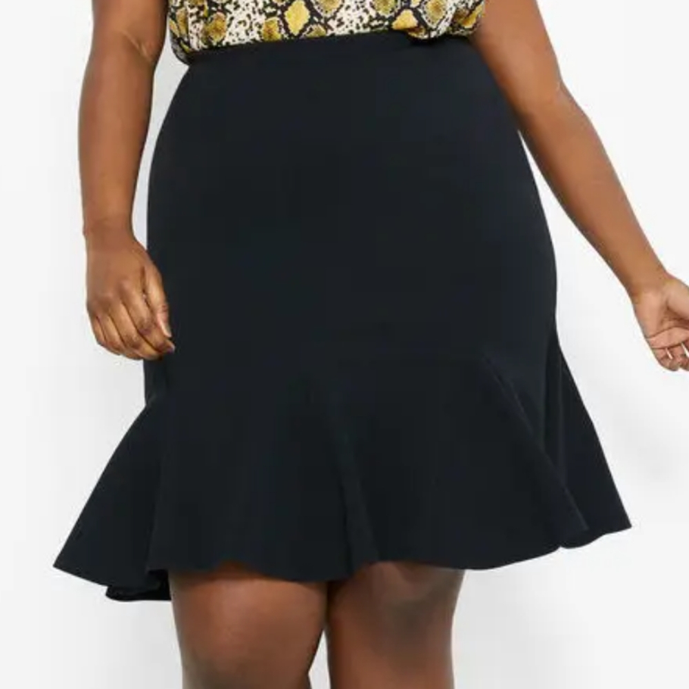 Ashley Stewart Black Scuba Crepe Godet Hem Knee Length SKirt NWT Size 10/12